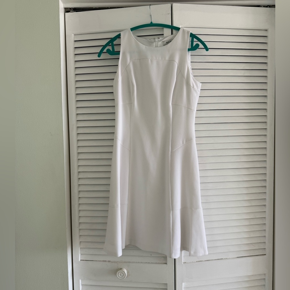 EUC WHBM Fit and Flare dress. White Size 2